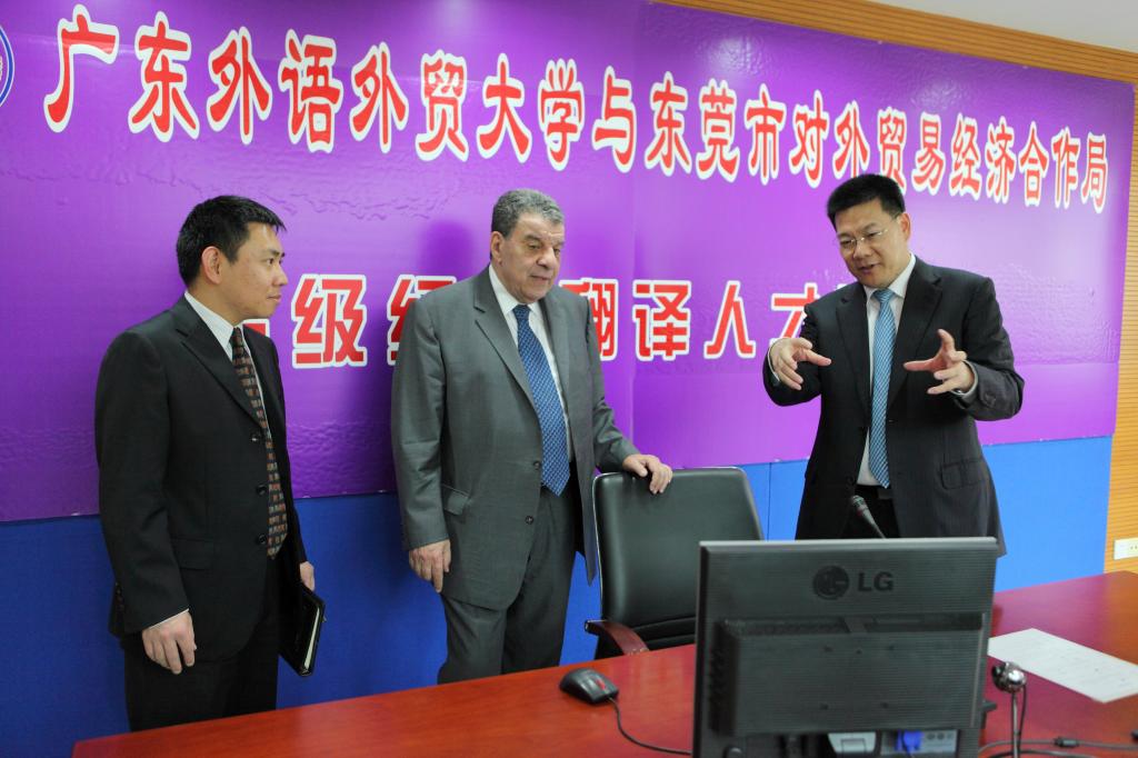 沙班副秘书长在校园考察