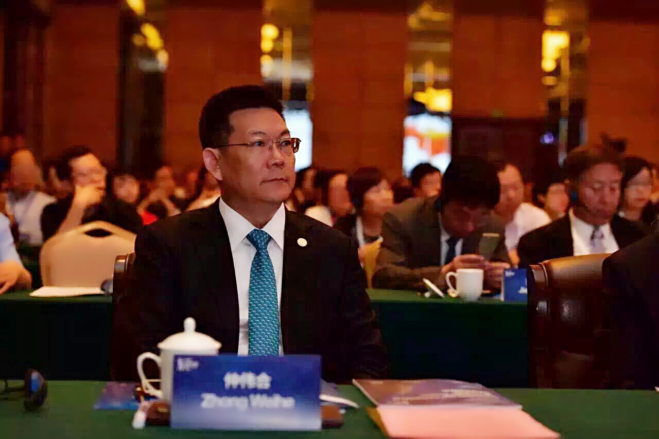 我校校长仲伟合出席论坛