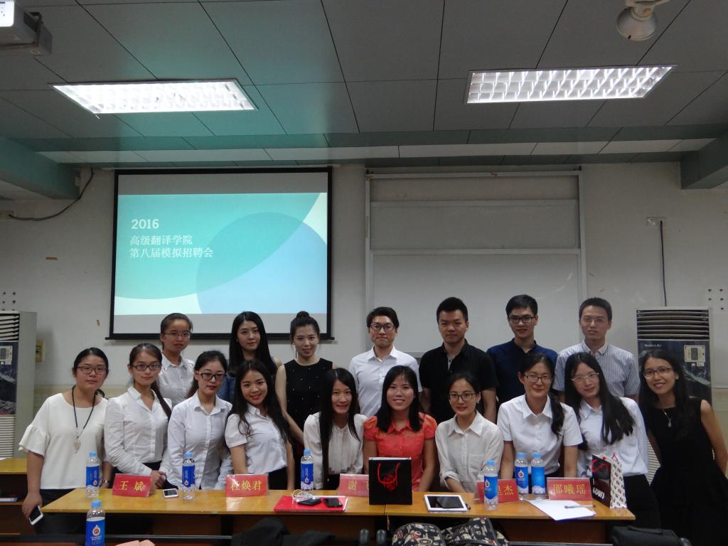 参赛选手与颁奖嘉宾合影